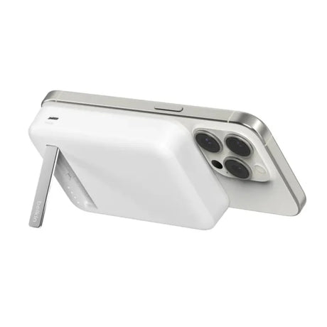 Bateria_Externa_Qi2_10000_mAh_15W_stand_Blanco_Imagen_posicion_5_iShop_Ecuador