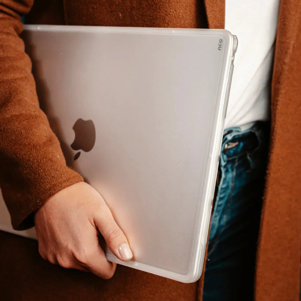HardCase_NCO_para_MacBook_Air_13_6_Imagen_posicion_29_iShop_Ecuador
