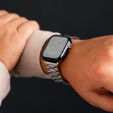 Correa_Acero_Inoxidable_Apple_Watch_ClassicLoop_Plata_Imagen_posicion_9_iShop_Ecuador